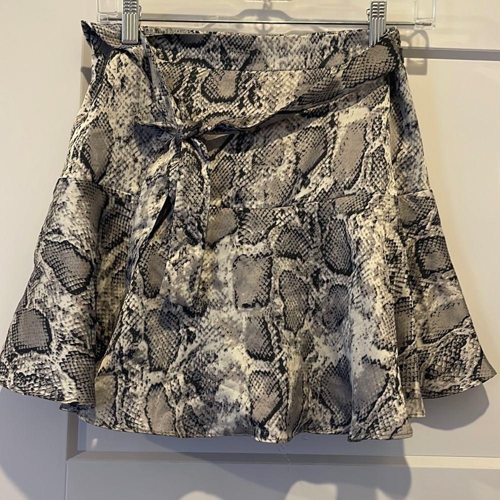 Snakeskin print silky skort. Elastic on back side of waist band. Tie in front.